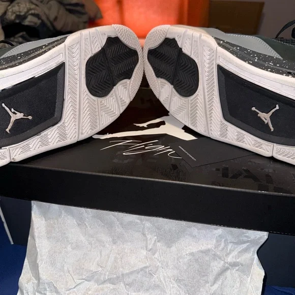 Air Jordan Retro 4 Sneakers in Black and Gray - Picture 4 of 8